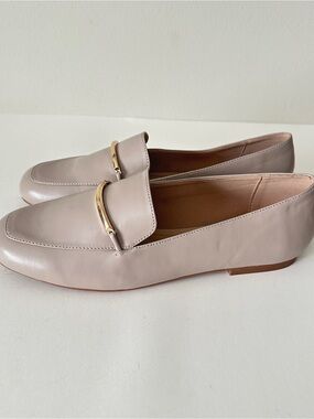 NEW Journee Collection Wrenn Women’s Beige Leather Loafers w/Gold Accent Sz 10M